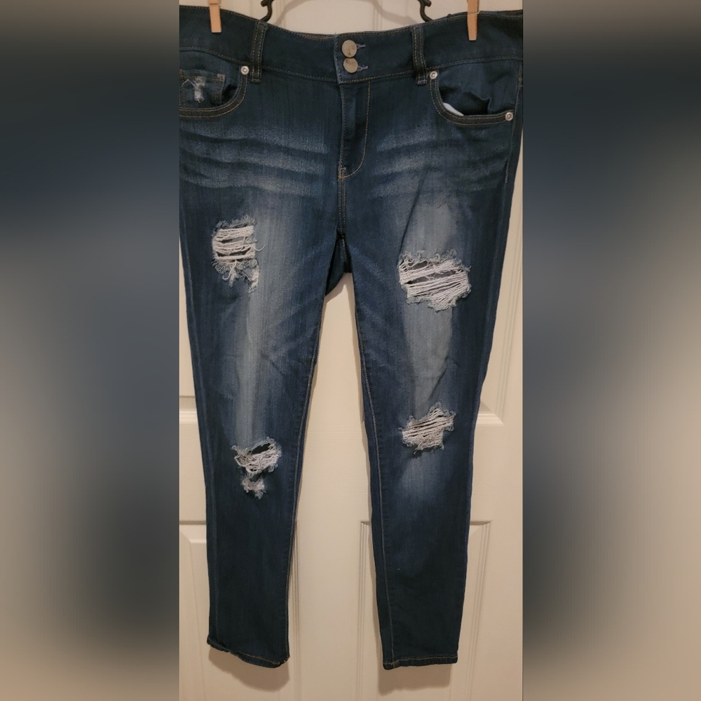 NY & Co boyfriend distressed jeans size 8